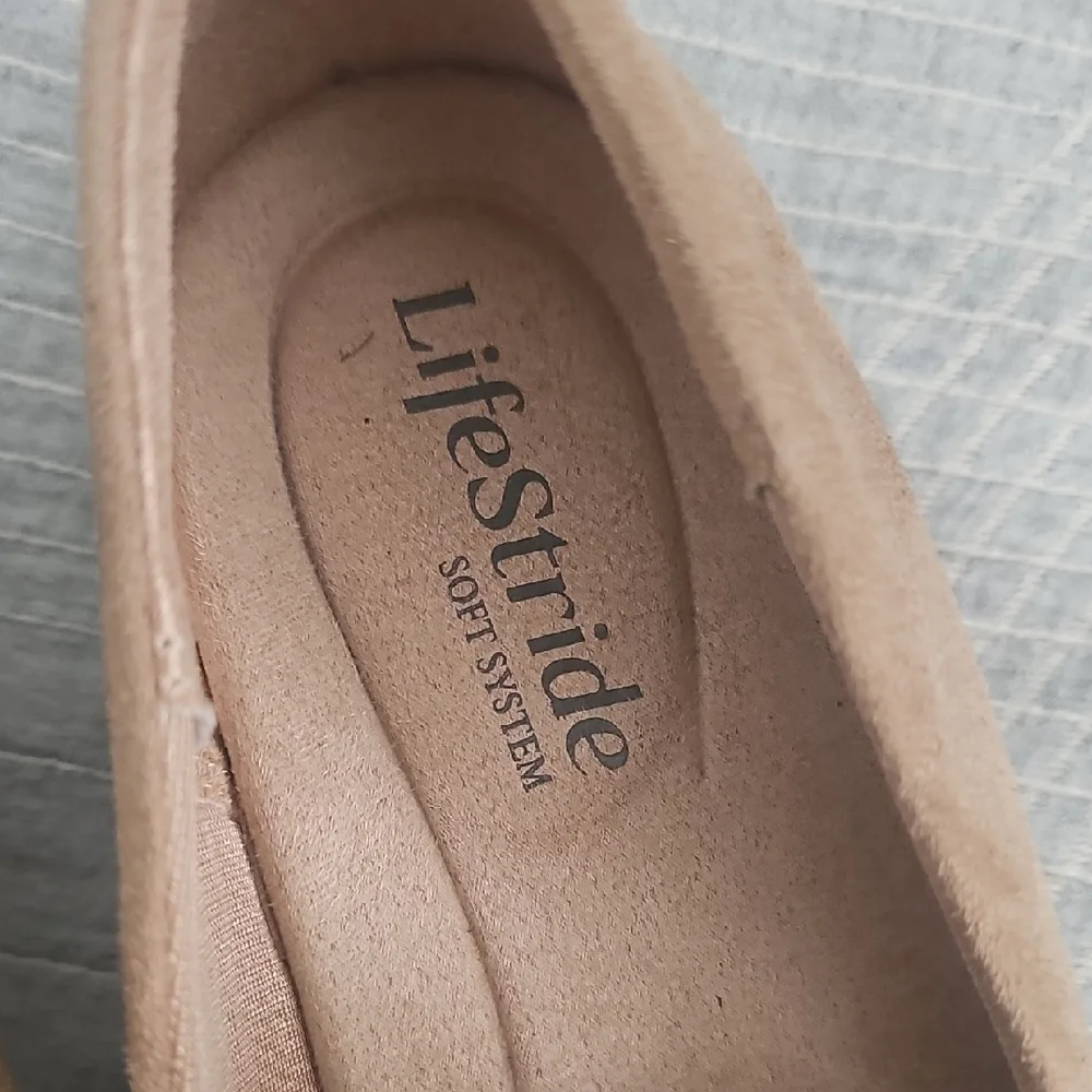 NWOB Life Stride Women's Tan Loafers